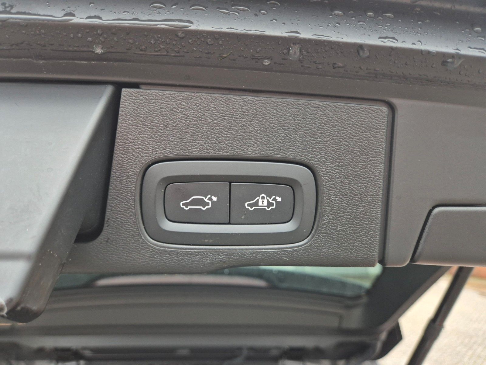 Volvo XC60 Ultimate Bright Recharge Plug-In Hybrid AWD