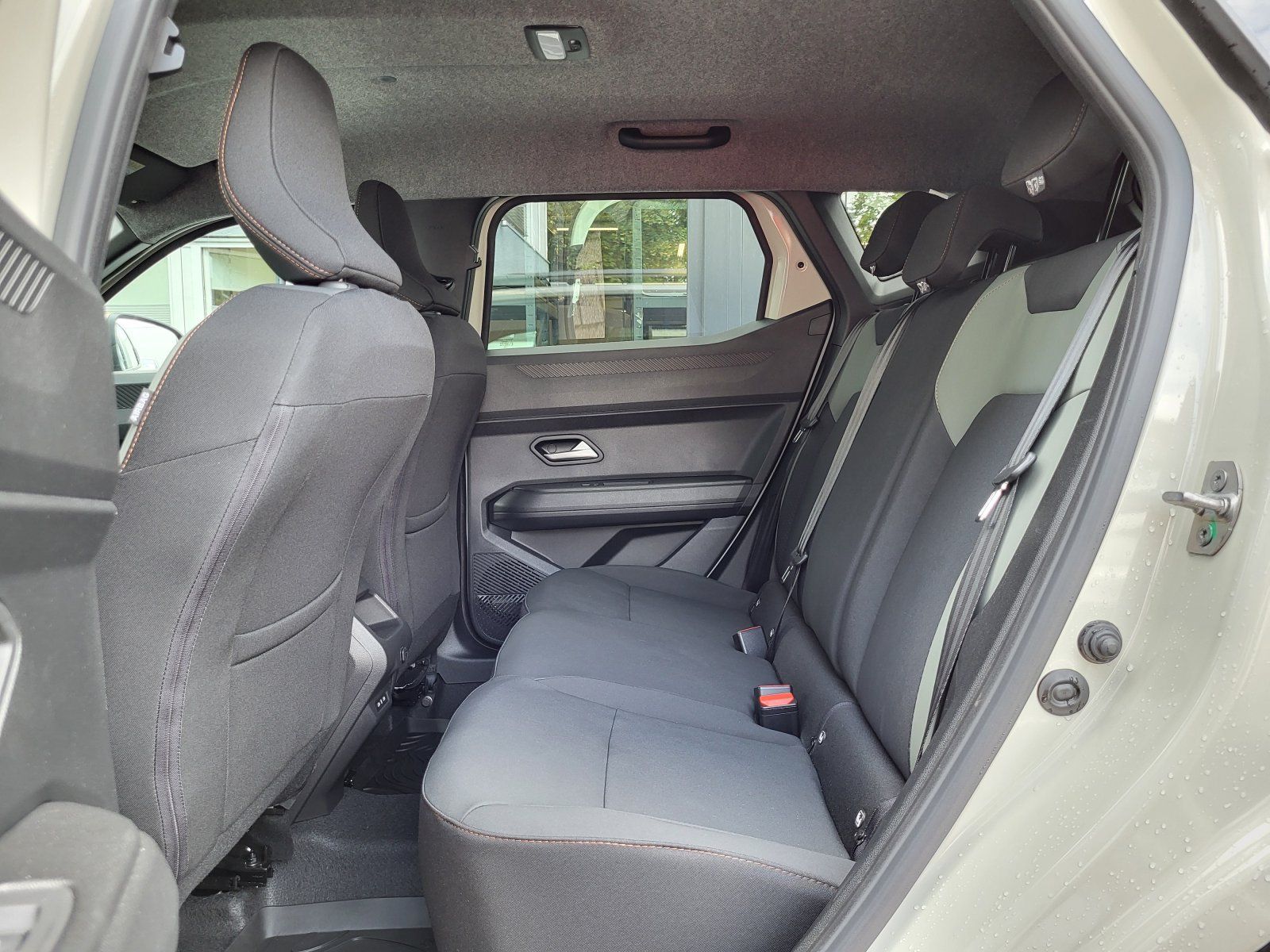 Dacia Duster NEW Hybrid 140 4x2 Extreme - Samsaru's Car Outlet