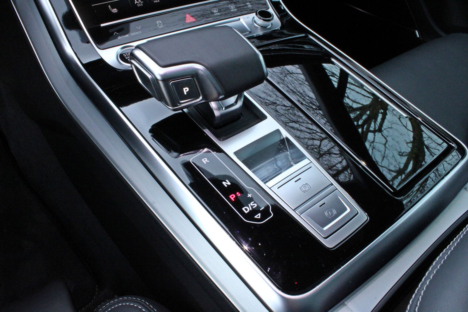Audi Q7 50TDI S LINE BLACK PANO HUD STHZ AHK MATRIX