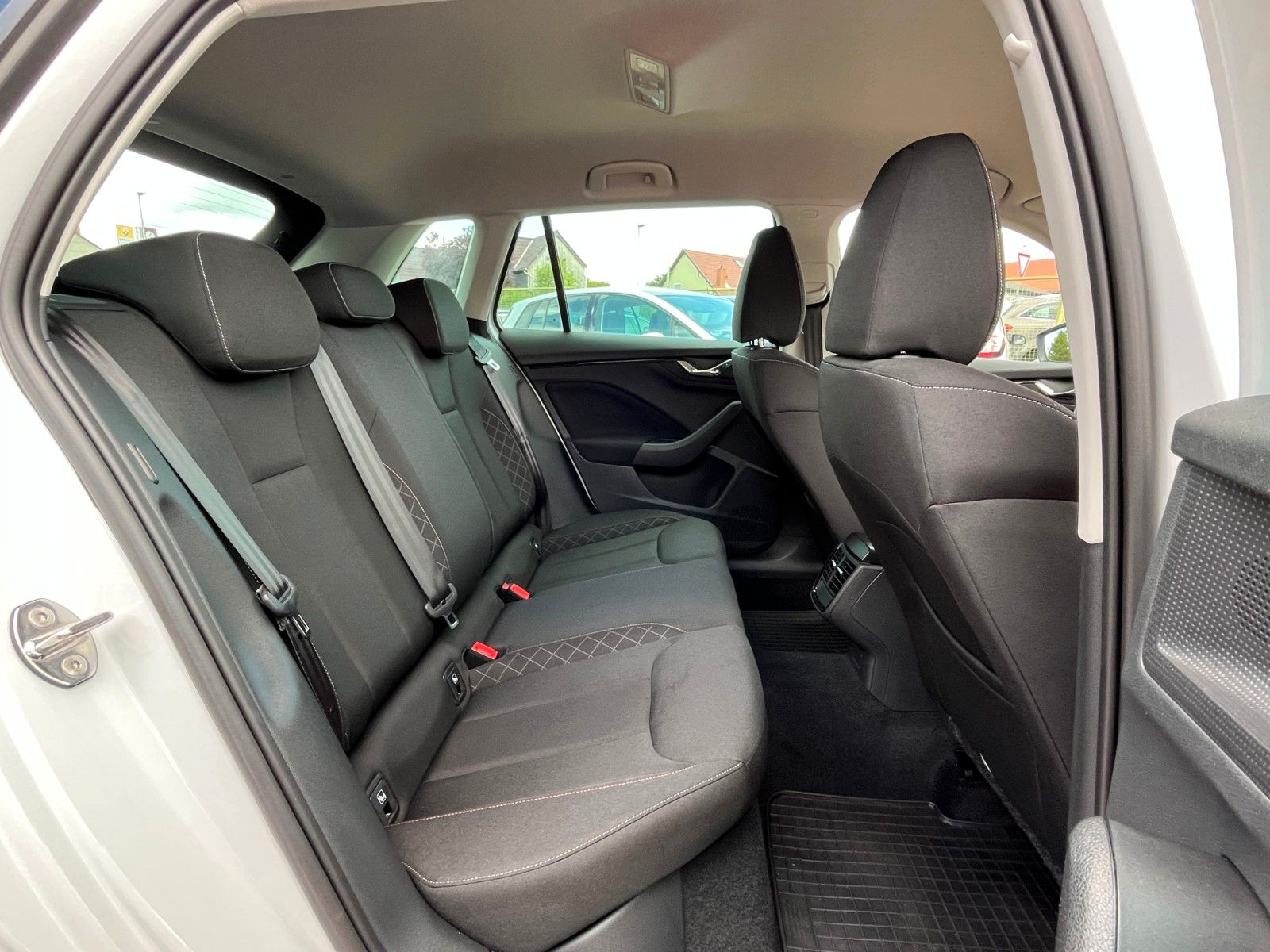 Skoda Kamiq Ambition - Samsaru's Car Outlet