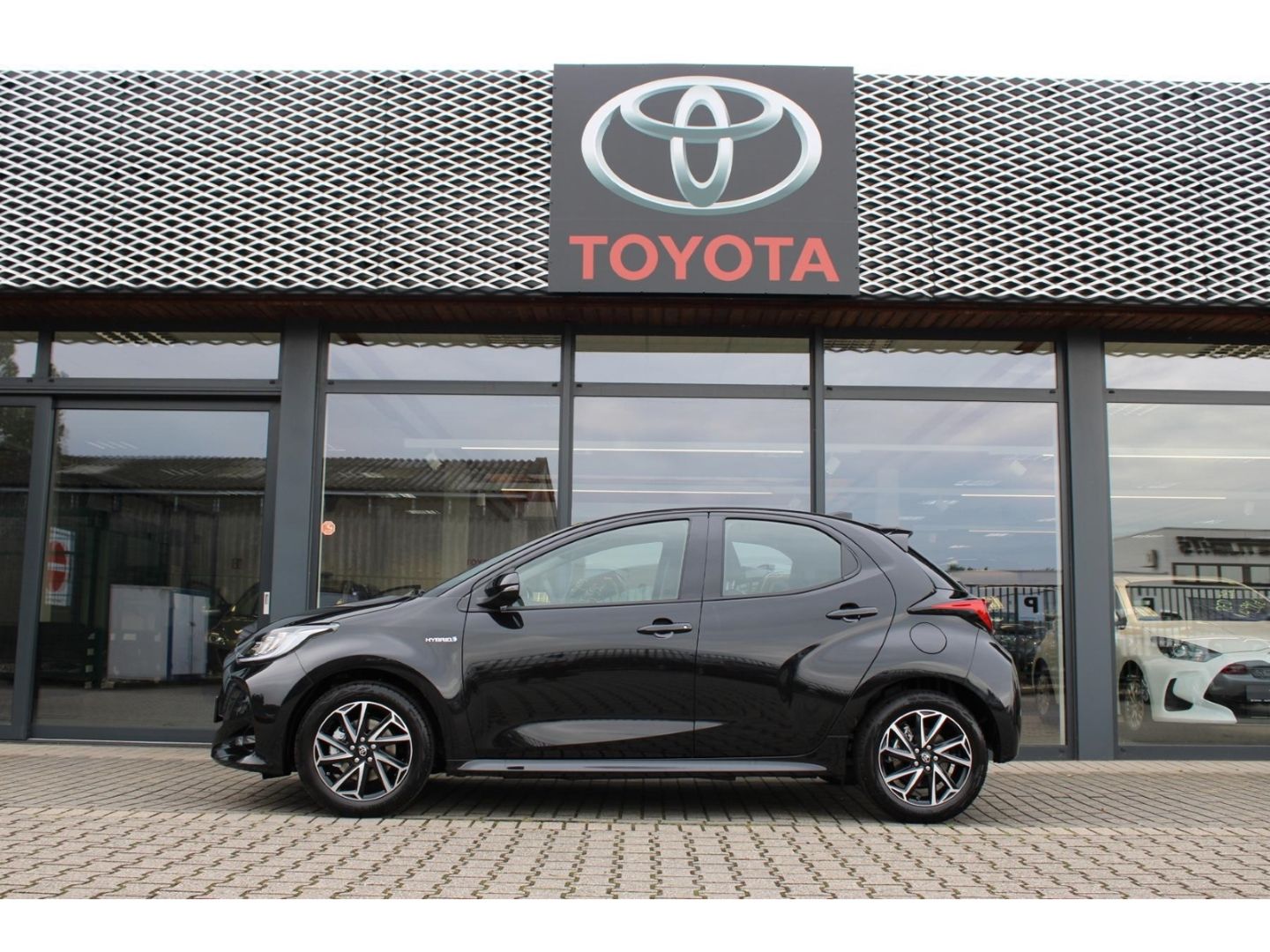 Toyota Yaris TEAM-D+COMFORT-PAKET+SHZ+KAMERA+GJ-RÄDER !