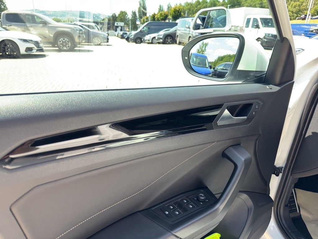 Volkswagen T-Roc 1.5 TSI DSG R-Line - Samsaru's Car Outlet