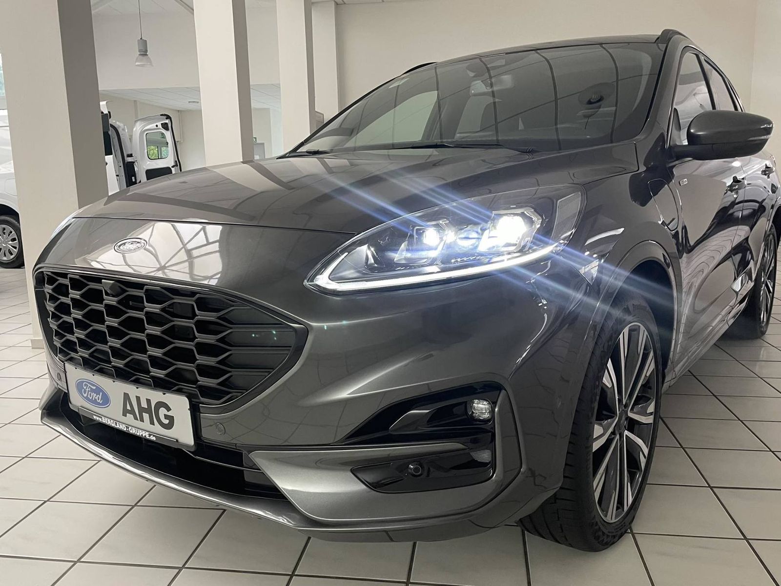 Ford Kuga ST-Line X - Samsaru's Car Outlet