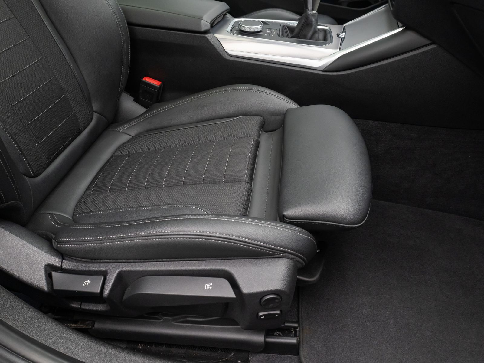 BMW 320d Sport Line - Samsaru's Car Outlet