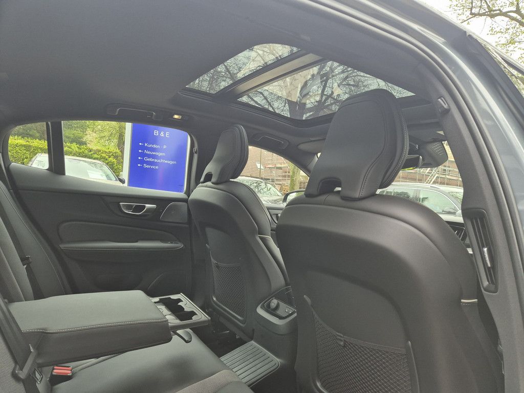 Volvo S60 T8 Ultimate Dark Recharge Plug-In Hybrid AWD