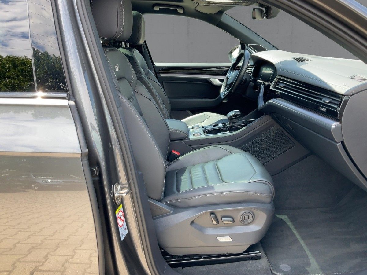 Volkswagen Touareg 3.0 TDI 4M R-LINE - Samsaru's Car Outlet