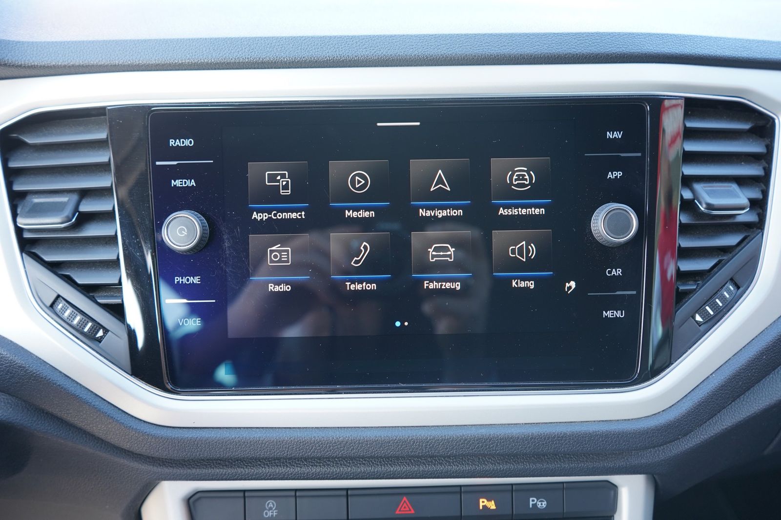 Volkswagen T-Roc 1.5 TSI Style - Samsaru's Car Outlet