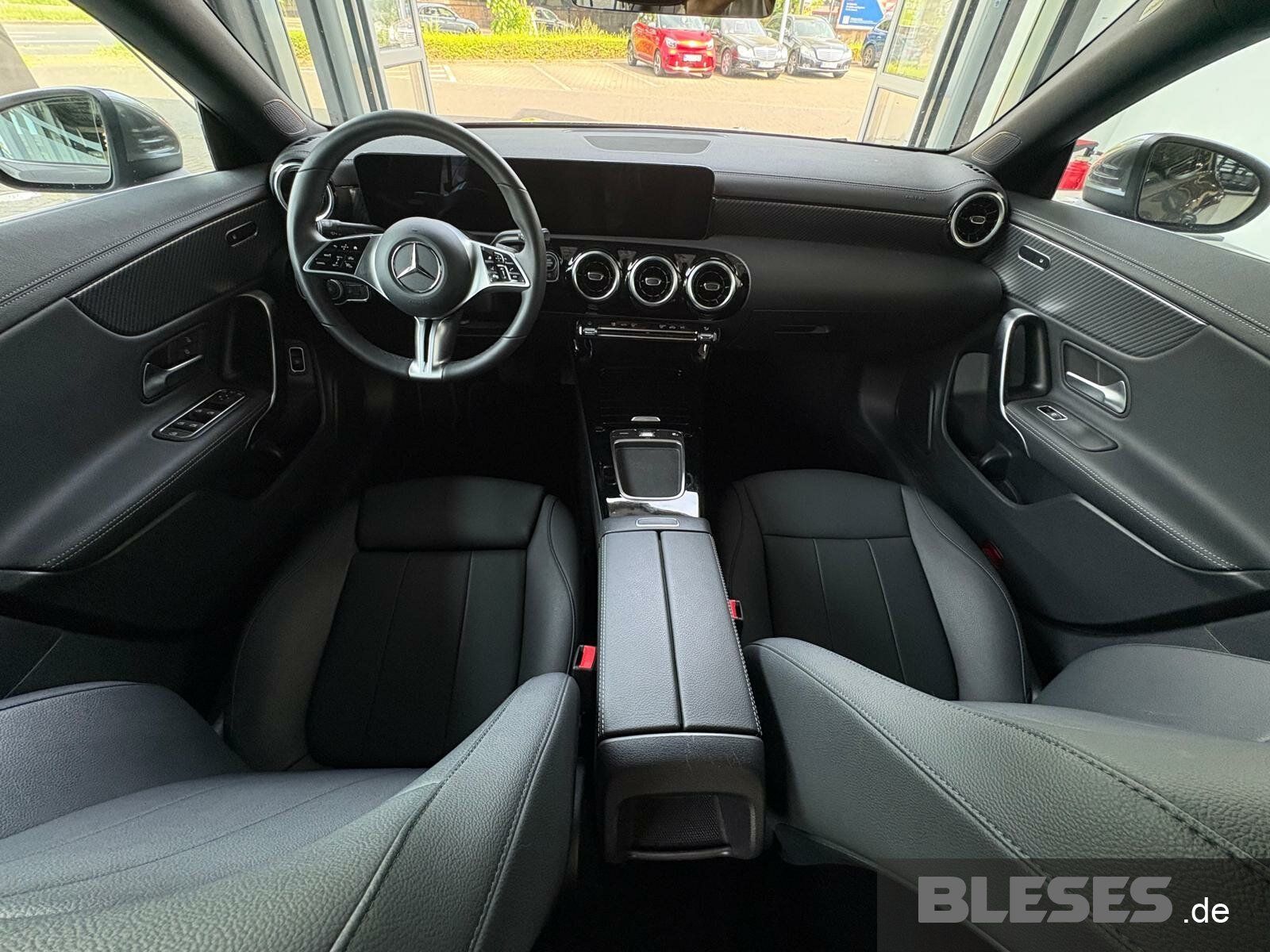 Mercedes-Benz CLA 180 Progressive - Samsaru's Car Outlet