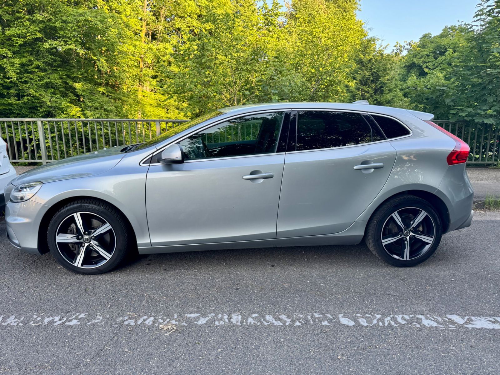Volvo V40 R-DesignAut.NavLederFullLedGarantiNavi