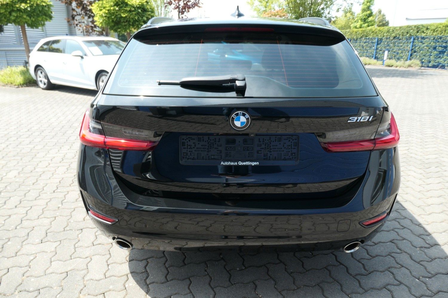 BMW 318 i Touring - Samsaru's Car Outlet