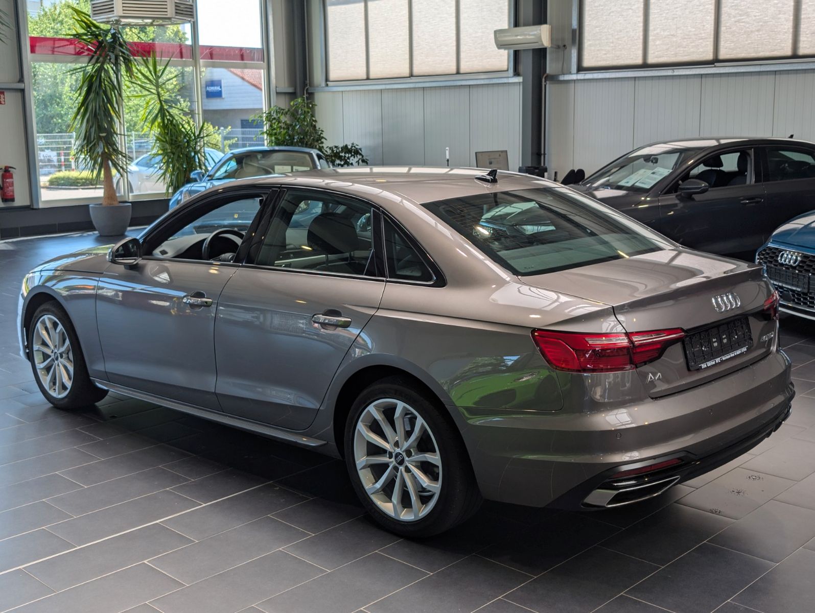 Audi A4 Lim 40 TDI S tronic advanced - Samsaru's Car Outlet