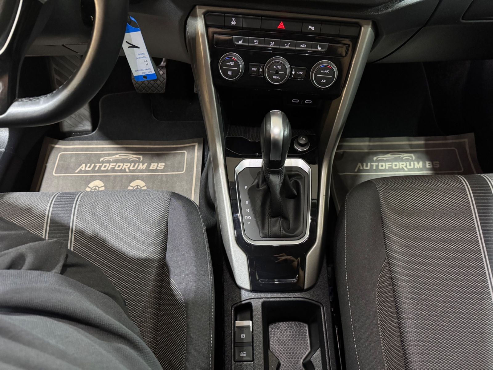 Volkswagen T-Roc Style 2.0 TDI DSG - Samsaru's Car Outlet
