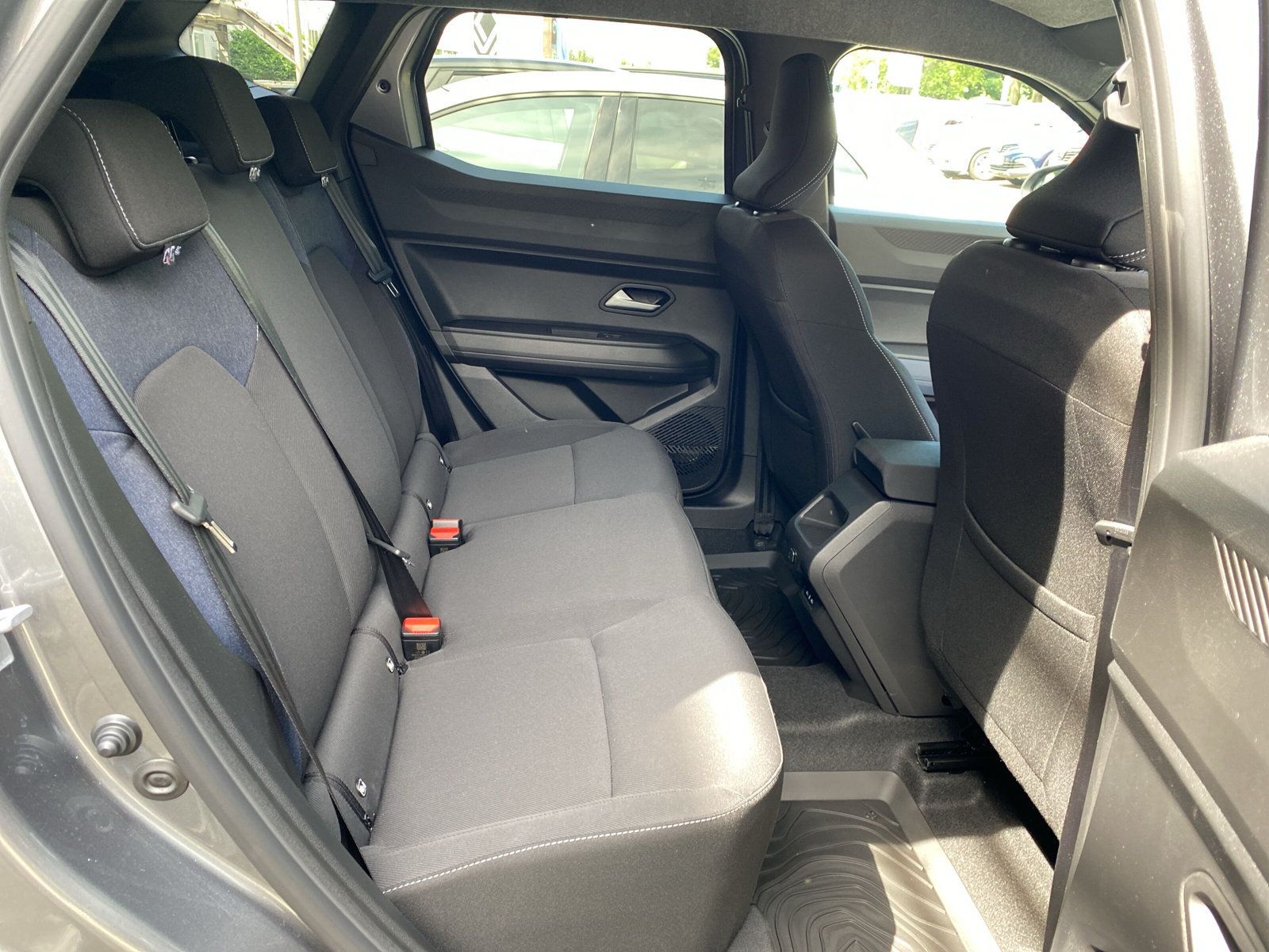 Dacia Duster Journey HYBRID 140 - Samsaru's Car Outlet
