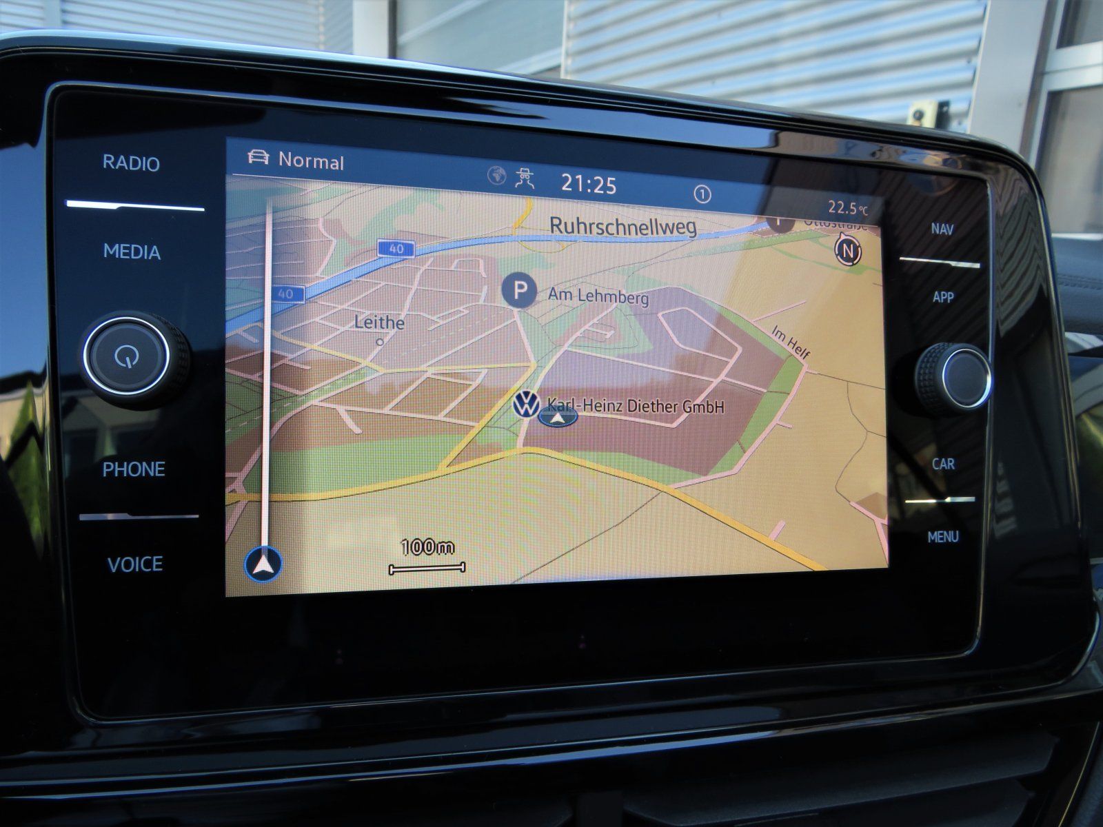 Volkswagen T-Roc 1.5 TSI DSG R-Line - Samsaru's Car Outlet