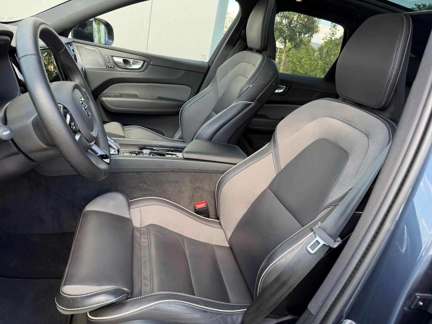 Volvo XC60 Ultimate Dark AWD B4 Diesel HUD StandHZG AH