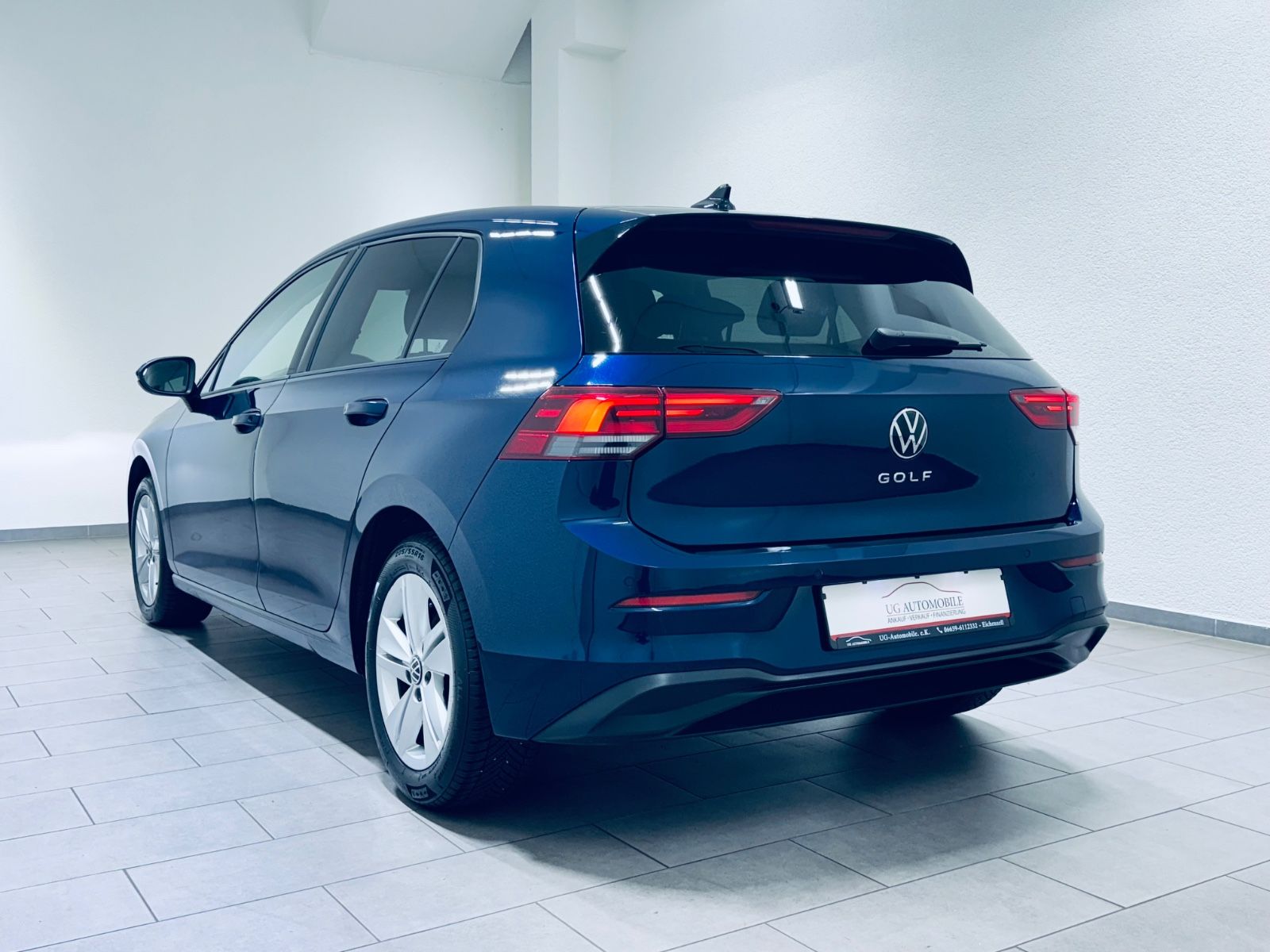 Volkswagen Golf VIII Life 2.0 TDI - Samsaru's Car Outlet