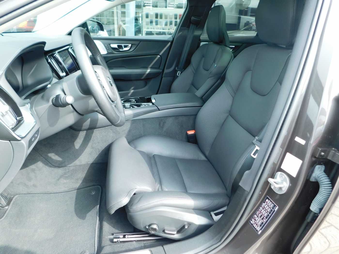 Volvo V60 T6 Recharge AWD Ultra Dark