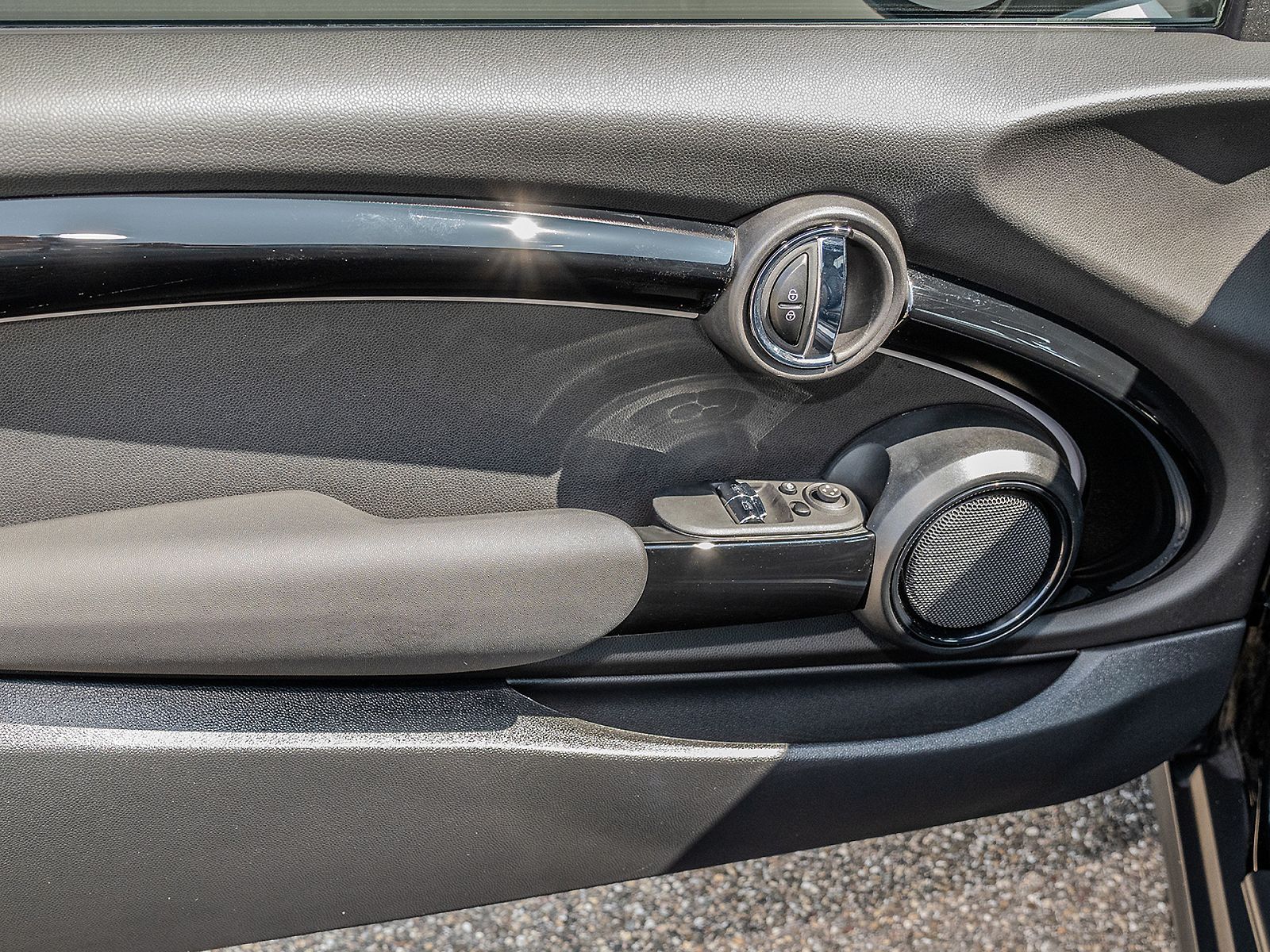 MINI Cooper SE 3-T - Samsaru's Car Outlet