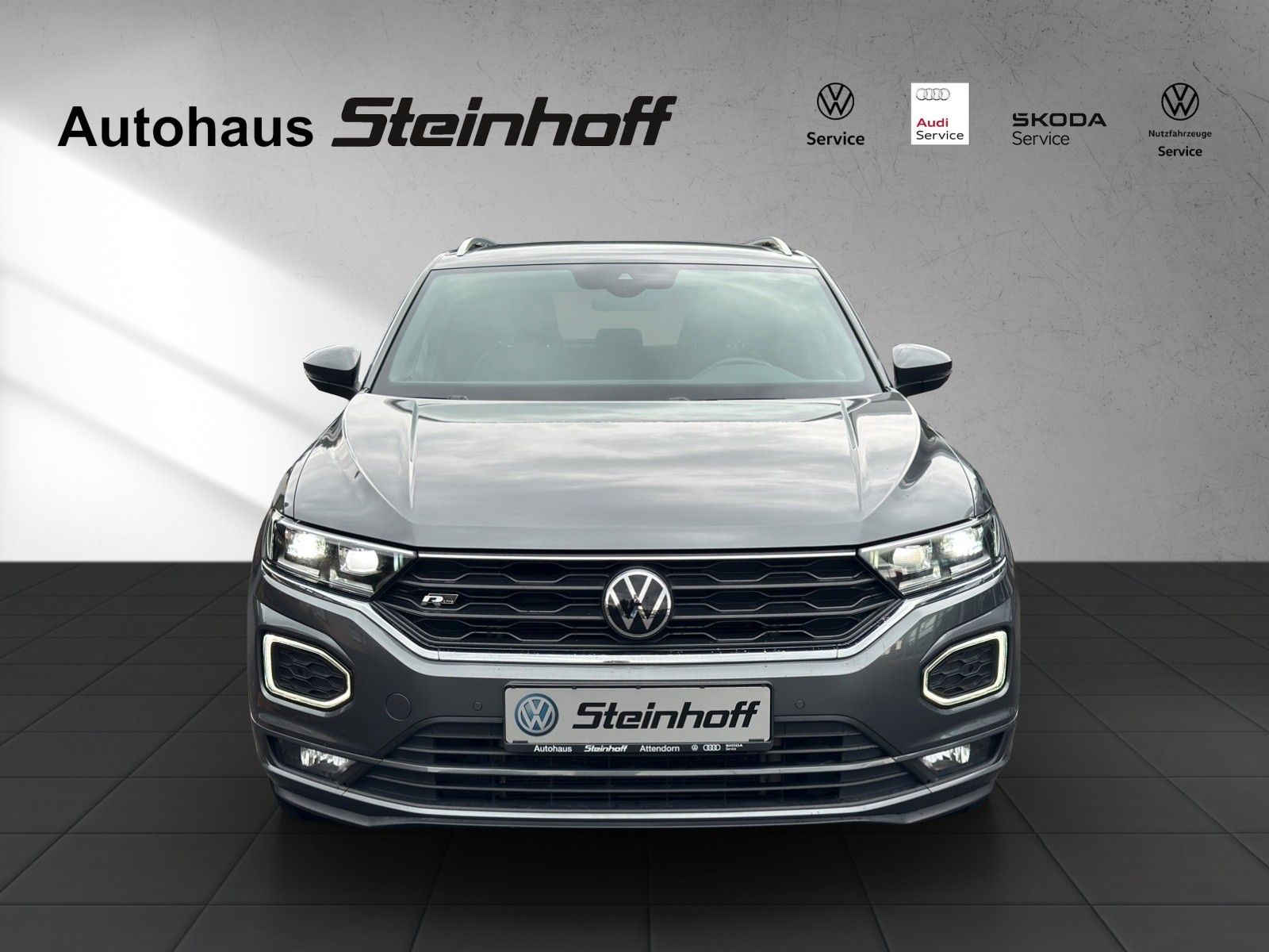 Volkswagen T-Roc R-Line DSG - Samsaru's Car Outlet