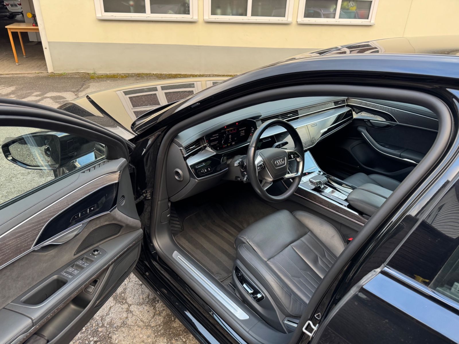 Audi A8 L 50 TDI Lang quattro S-Line Black - Samsaru's Car Outlet