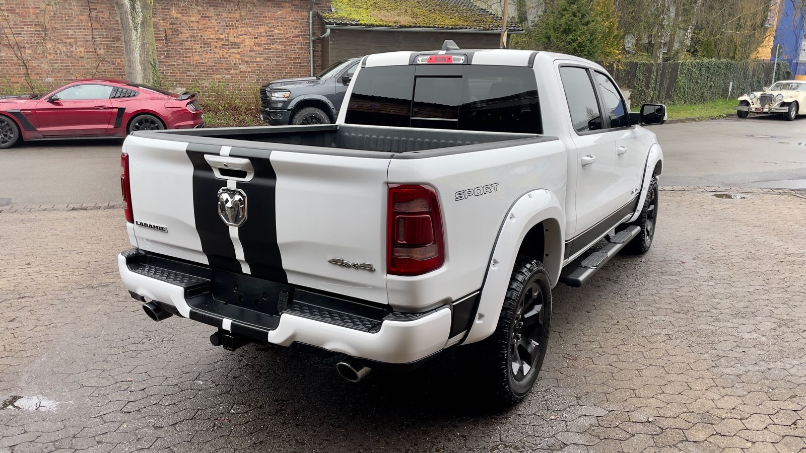 Dodge V8*4X4*OFF-ROAD*LARAMIE/SPORT*LED*AHK*GARANTE*