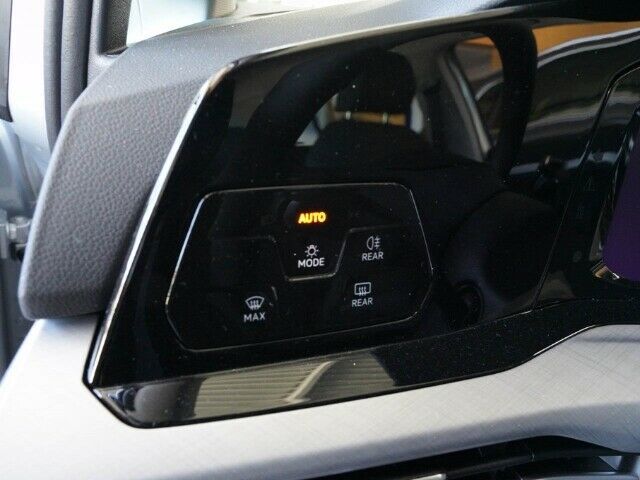 Volkswagen Golf VIII Life - Samsaru's Car Outlet