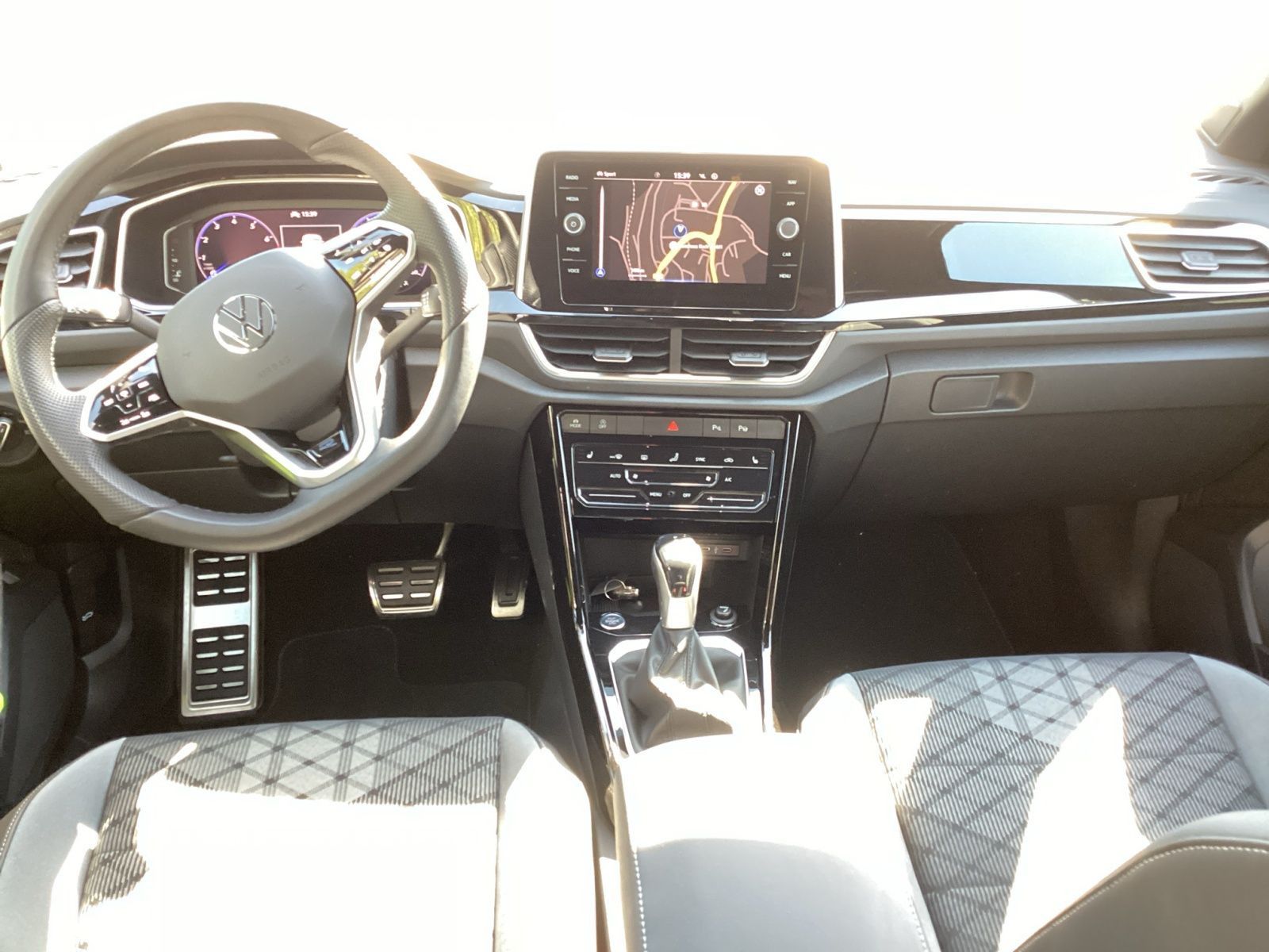 Volkswagen T-Roc 1.5TSI R-Line - Samsaru's Car Outlet