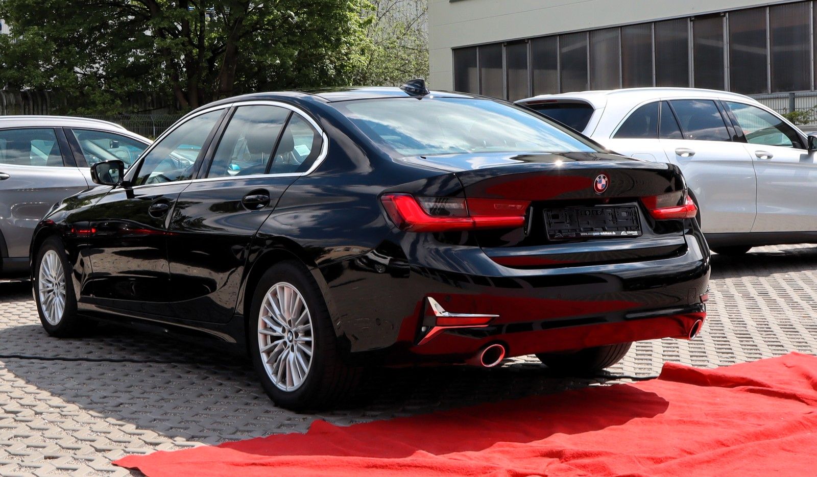 BMW 320 d Luxury Line - Samsaru's Car Outlet