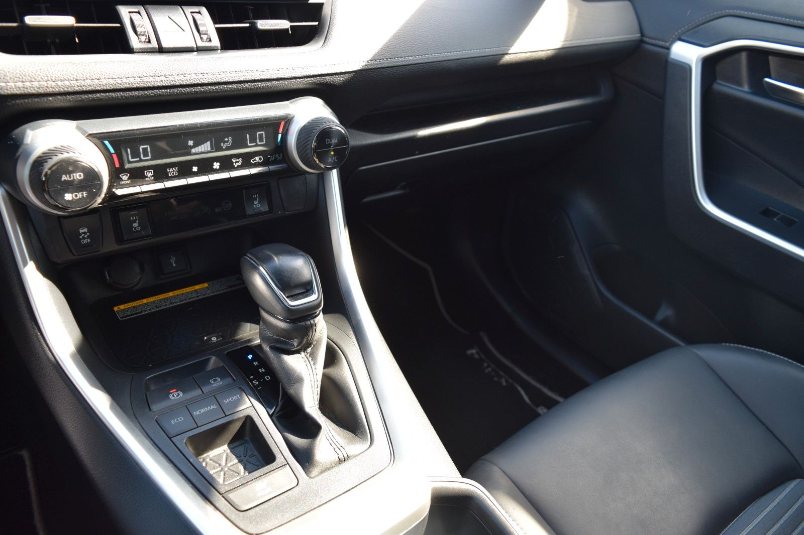 Toyota RAV 4 RAV4 Hybrid 4x2 Black Edition - Samsaru's Car Outlet
