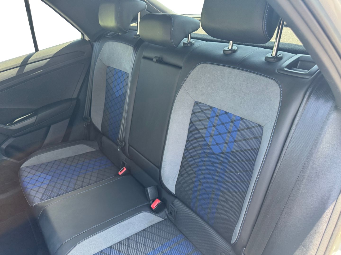 Volkswagen T-Roc R 2.0 TSI 4M - Samsaru's Car Outlet