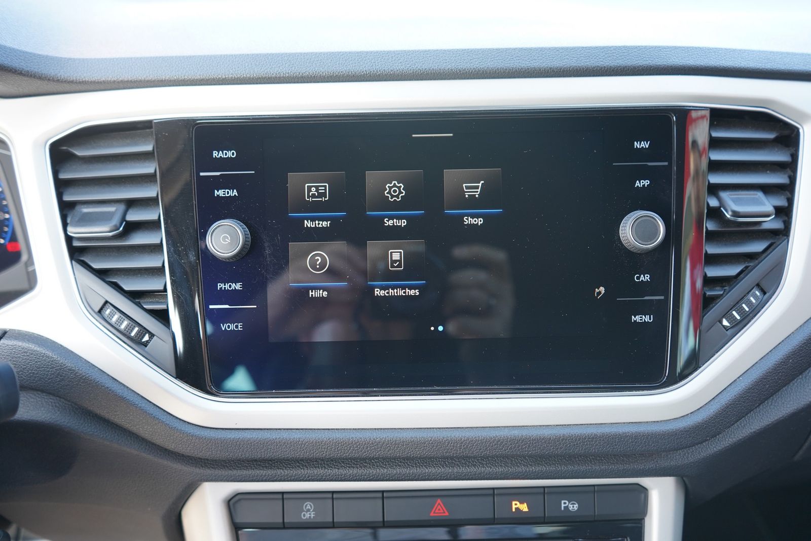 Volkswagen T-Roc 1.5 TSI Style - Samsaru's Car Outlet
