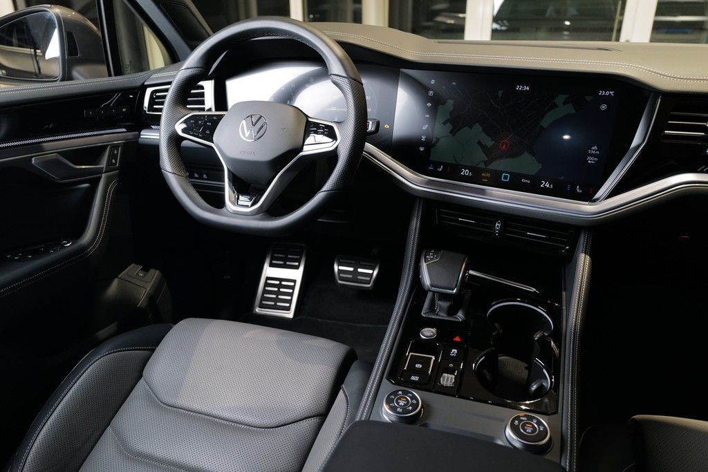 Volkswagen Touareg 3.0TDI R-Line - Samsaru's Car Outlet