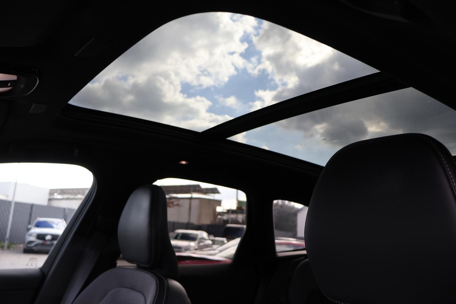 Volvo XC60  T8 AWD R Design Hybrid  Pano-AHK-FACELIFT