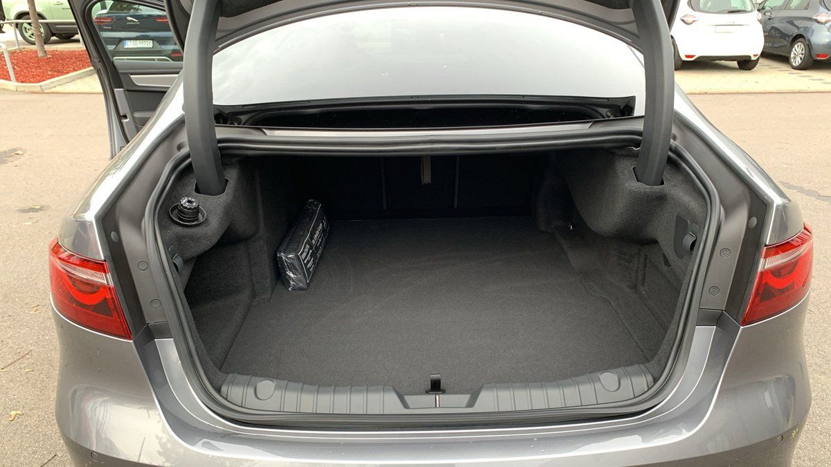 Jaguar XF D200 R-DYNAMIC HSE ACC+DAB+SHZG+LED+LMF+NAV