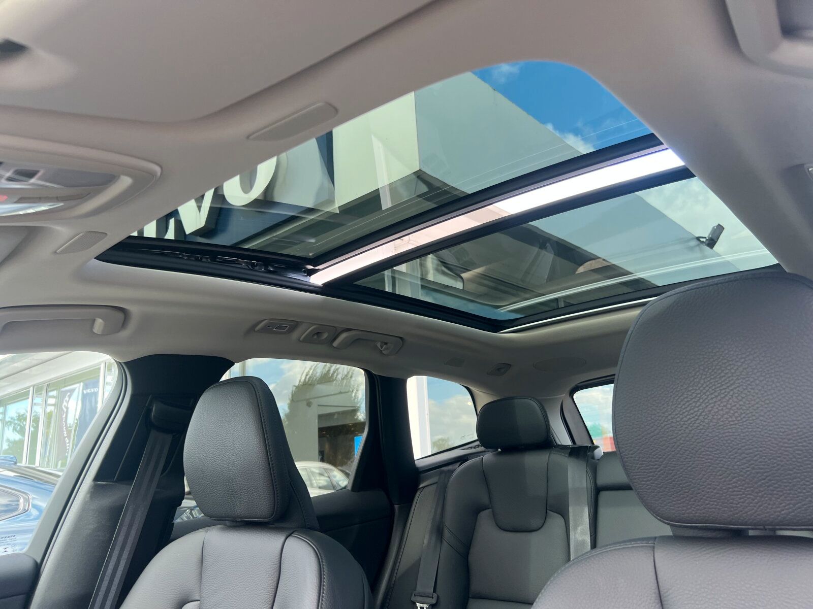 Volvo XC60 T6 Plus Dark AHK|PANO|20"|LEDER|FLED|