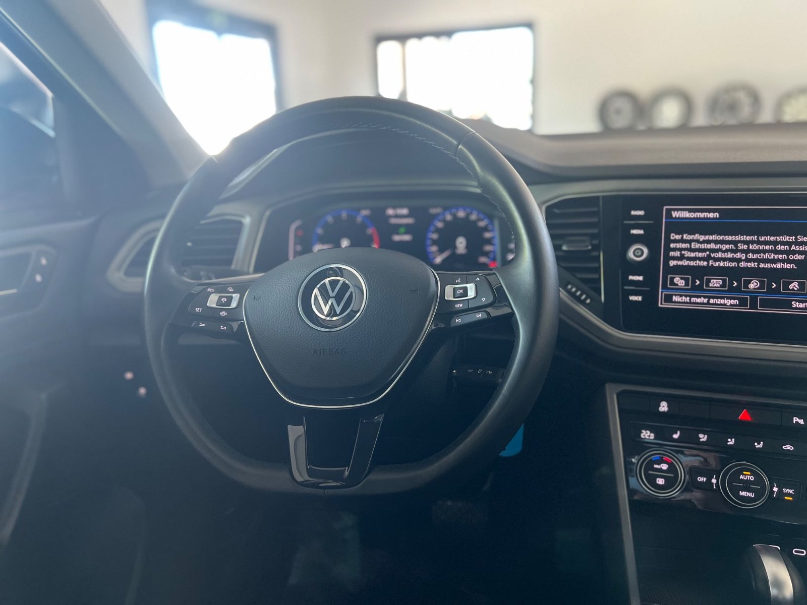 Volkswagen T-Roc 1.5 TSI Style - Samsaru's Car Outlet