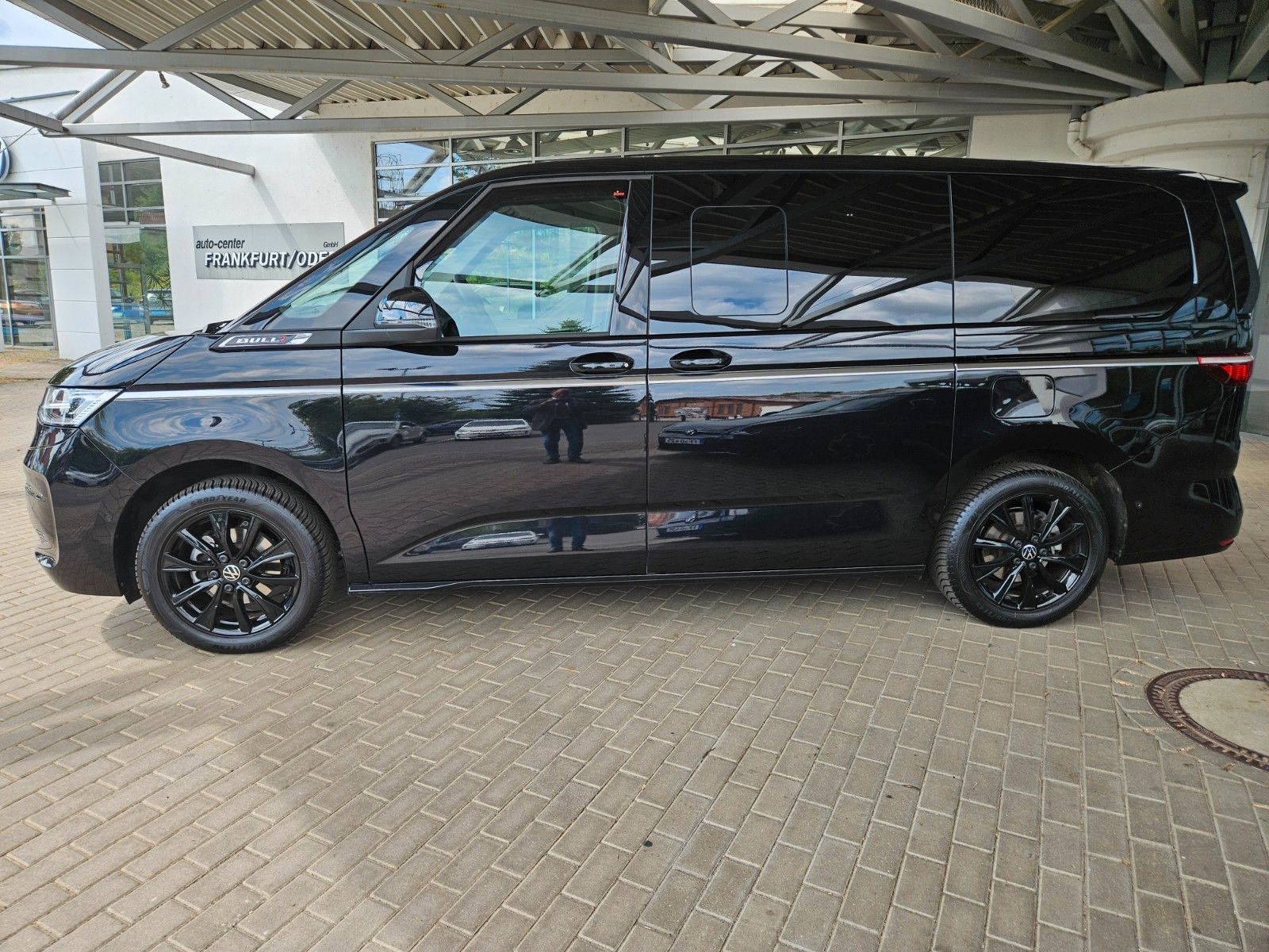 Volkswagen T7 Multivan 2.0 TDI SCR DSG Überhang Style - Samsaru's Car Outlet
