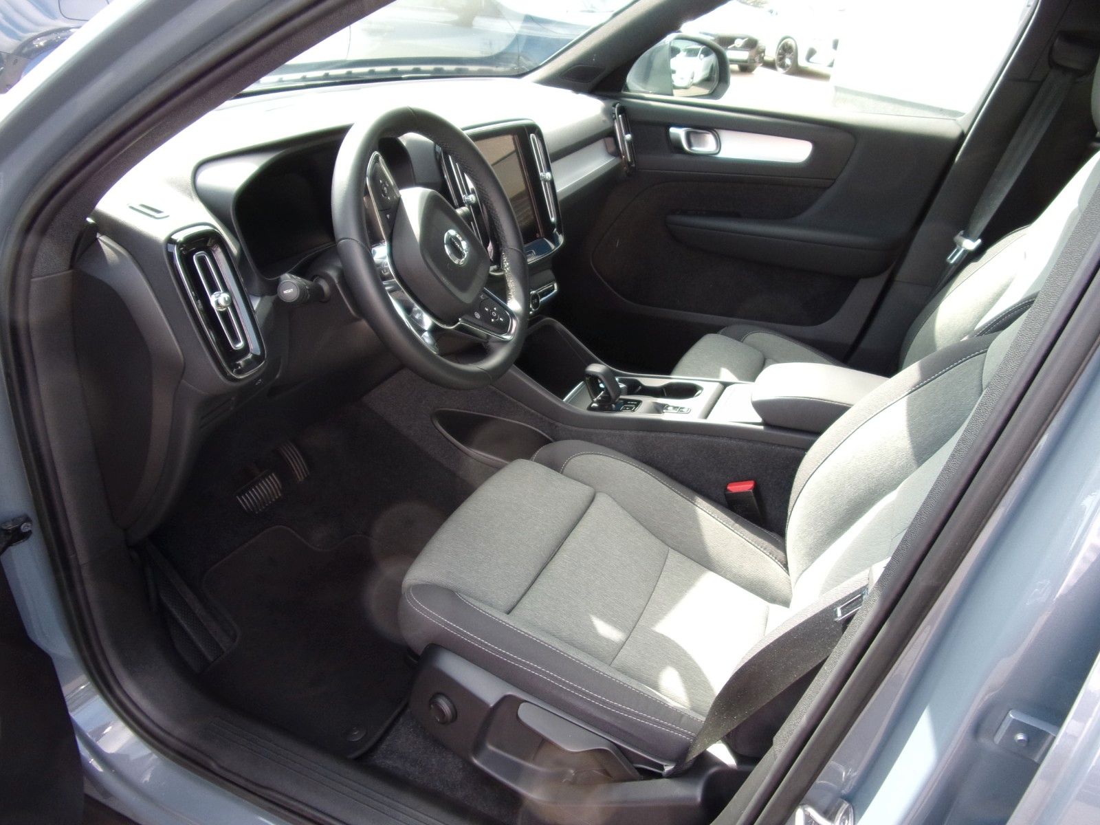 Volvo XC 40 B3 Core 2WD - Samsaru's Car Outlet