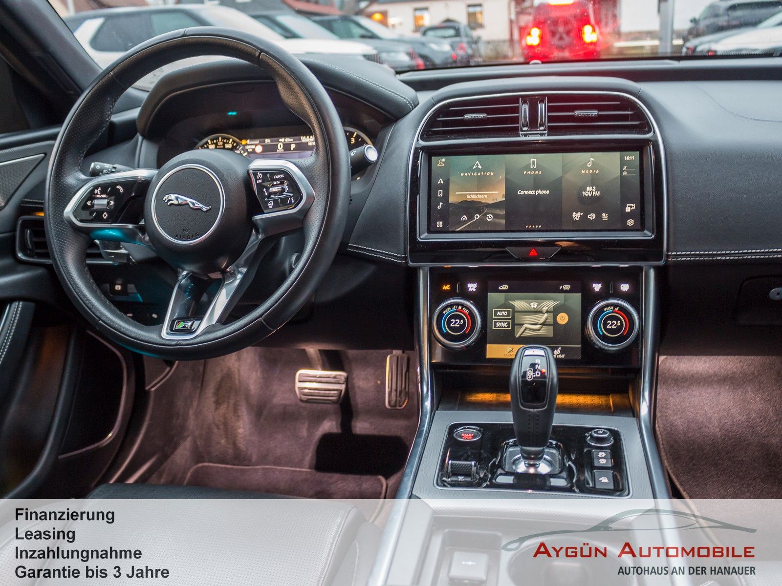Jaguar XE D200 RWD R-Dynamic Black*ACC*AHK*HUD*Pano*