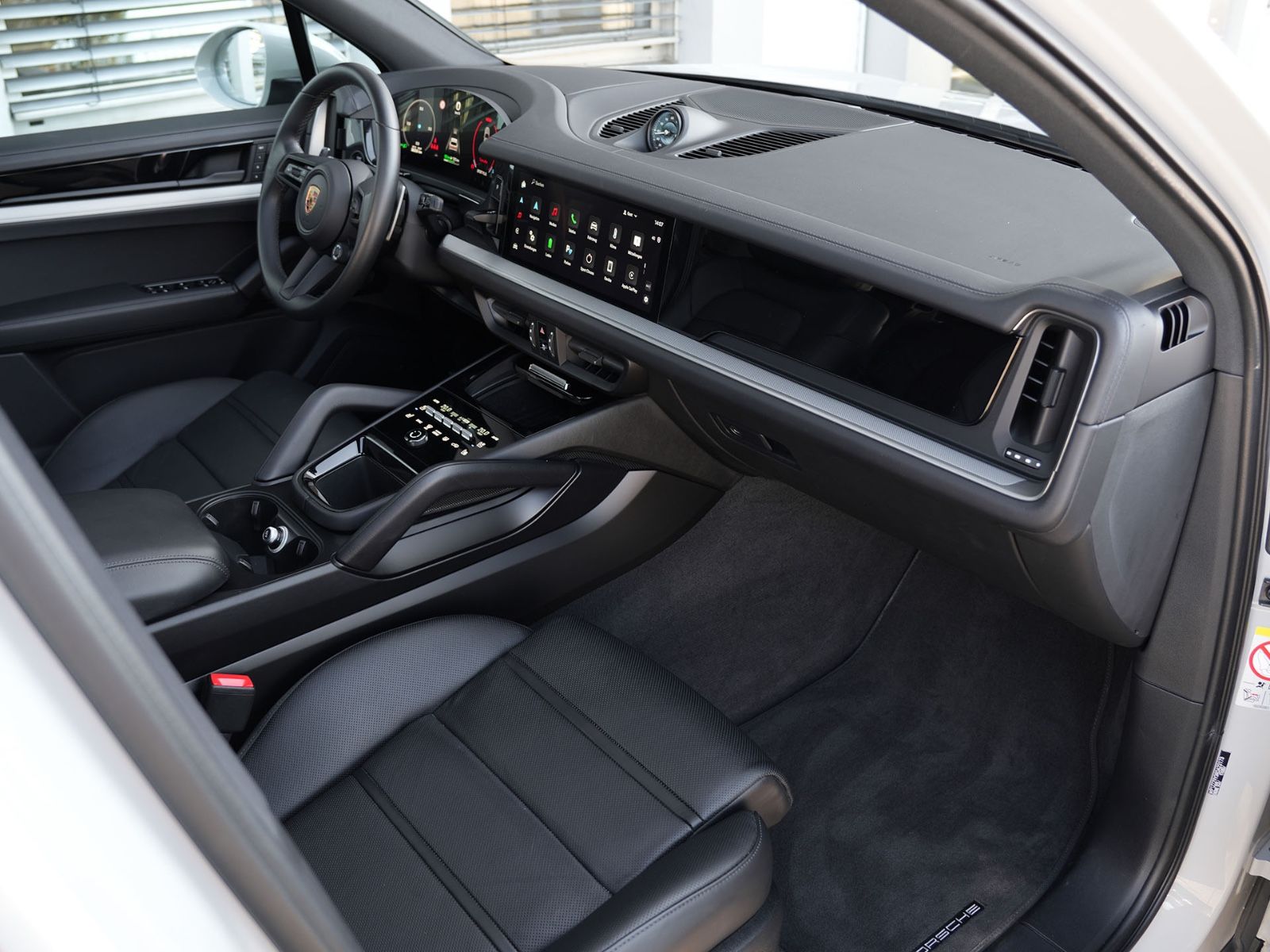 Porsche E-Hybrid INNODRIVE-LUFTF.-PANO-AHK-MASSAGE-VOLL