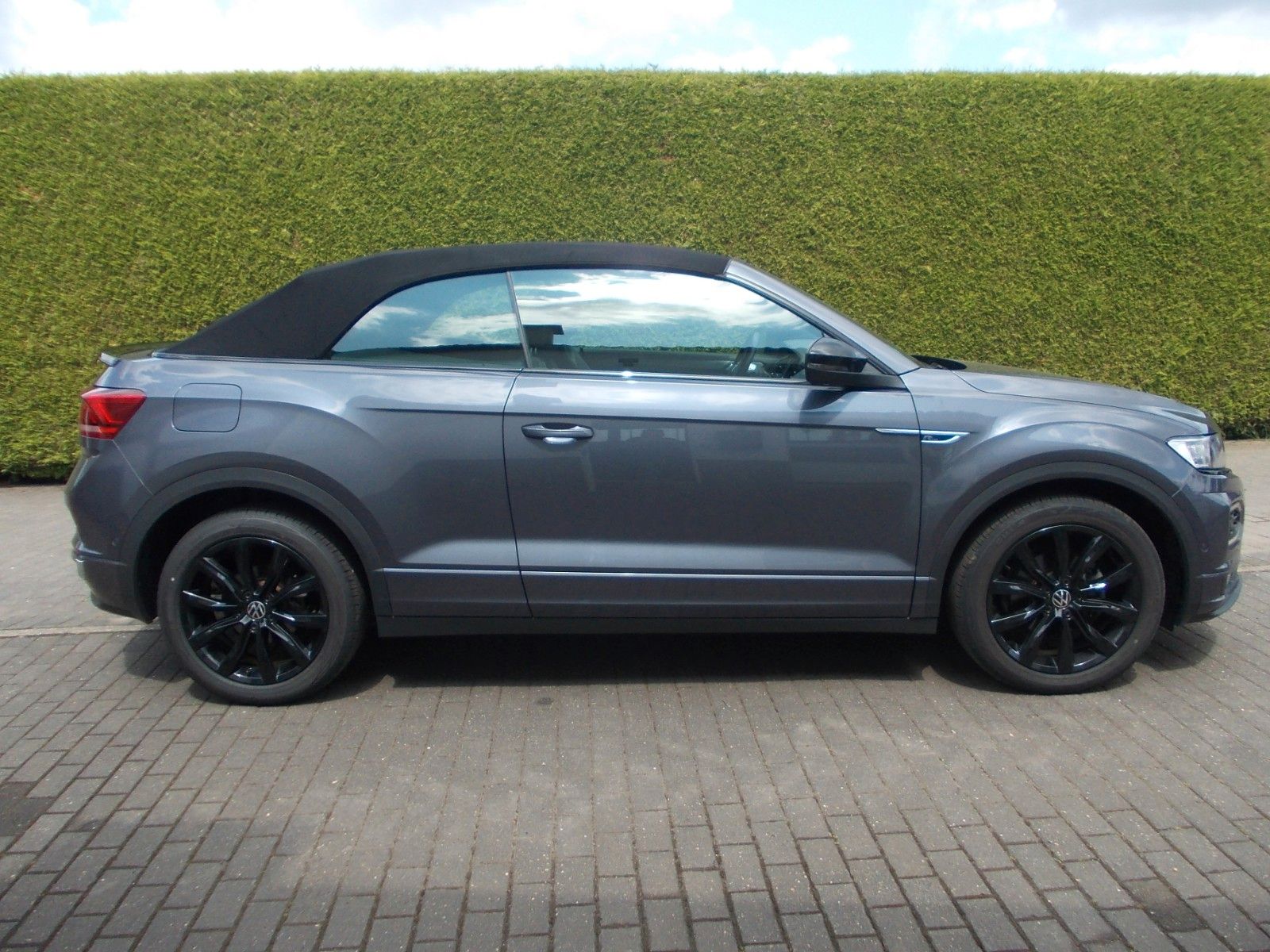 Volkswagen T-Roc R-Line - Samsaru's Car Outlet