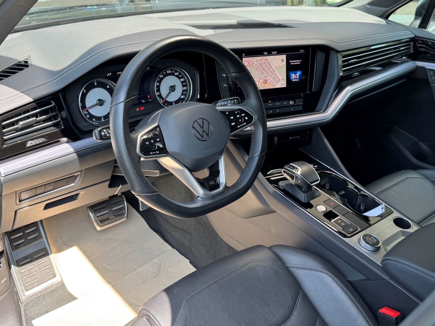 Volkswagen Touareg 4Motion 3.0 V6 TDI R-Line - Samsaru's Car Outlet