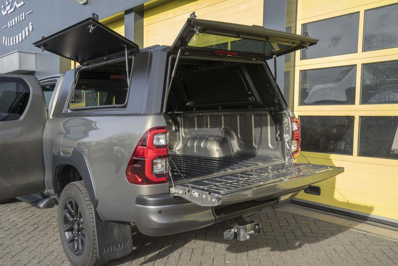 Toyota Hilux 2.8 D-4D Xtra Cab Invincible
