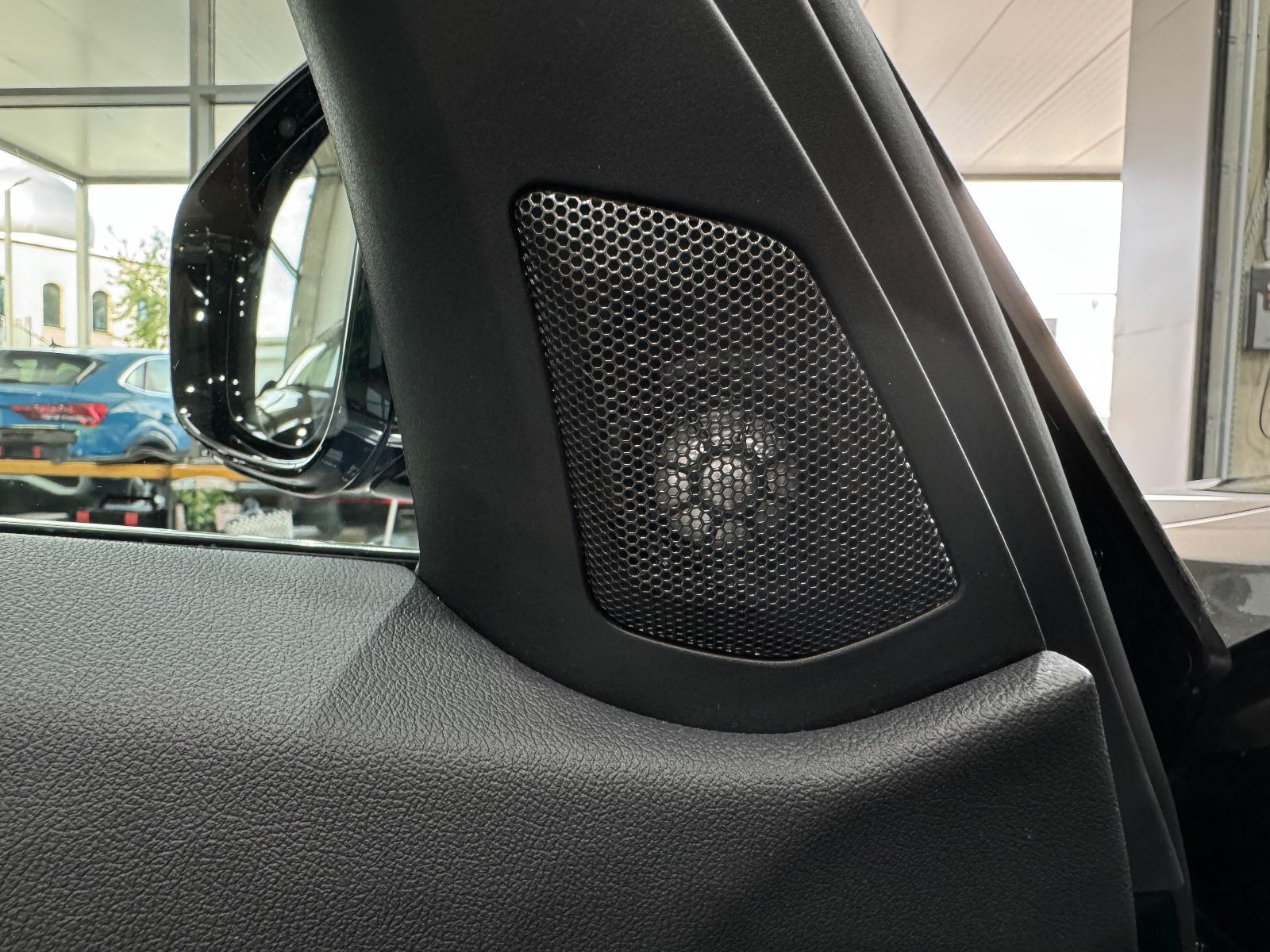 BMW 330 e Luxury Line Individual - Samsaru's Car Outlet