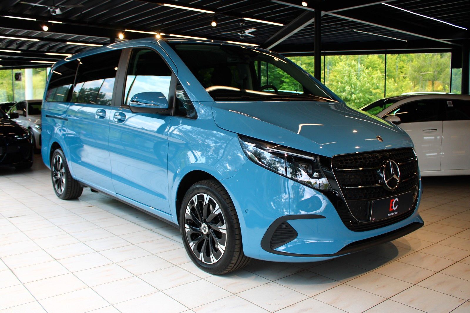 Mercedes-Benz V 250d STYLE - Samsaru's Car Outlet