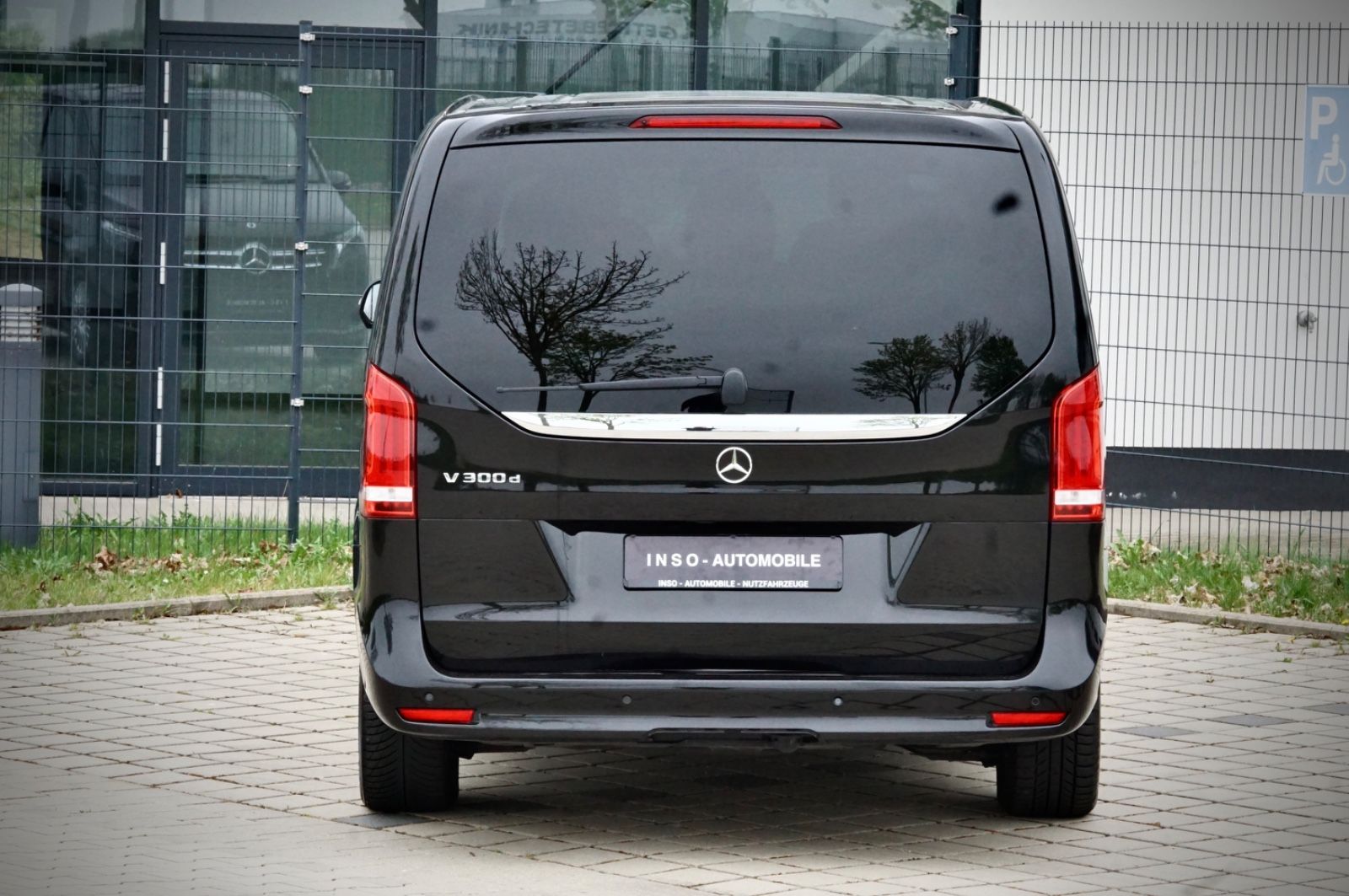 Mercedes-Benz V 300 EDITION SPORT - Samsaru's Car Outlet