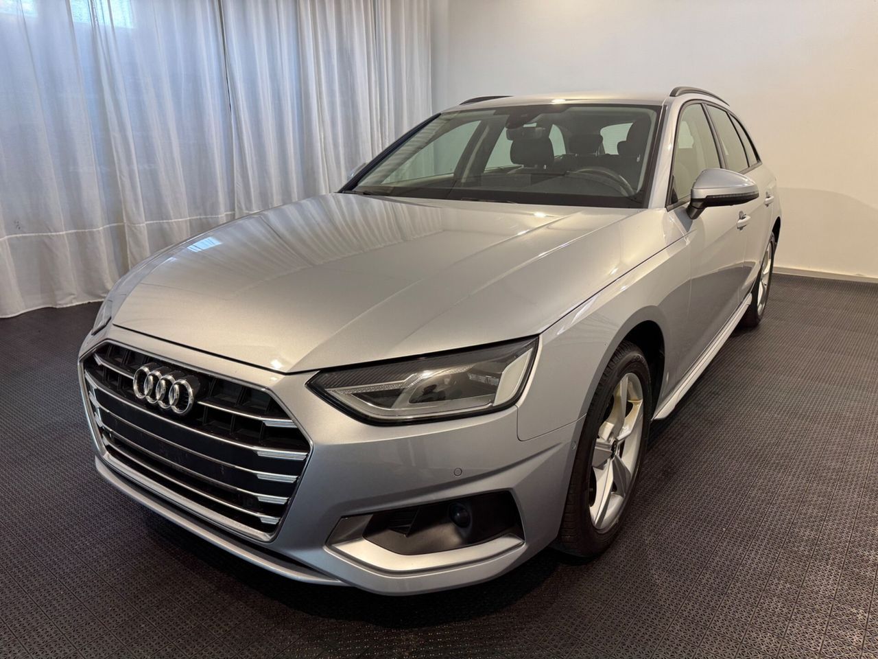 Audi A4 35 TDI S tronic Business Advanced - Samsaru's Car Outlet
