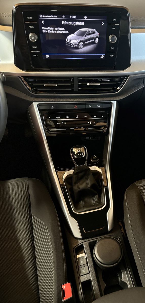 Volkswagen T-Roc Life - Samsaru's Car Outlet