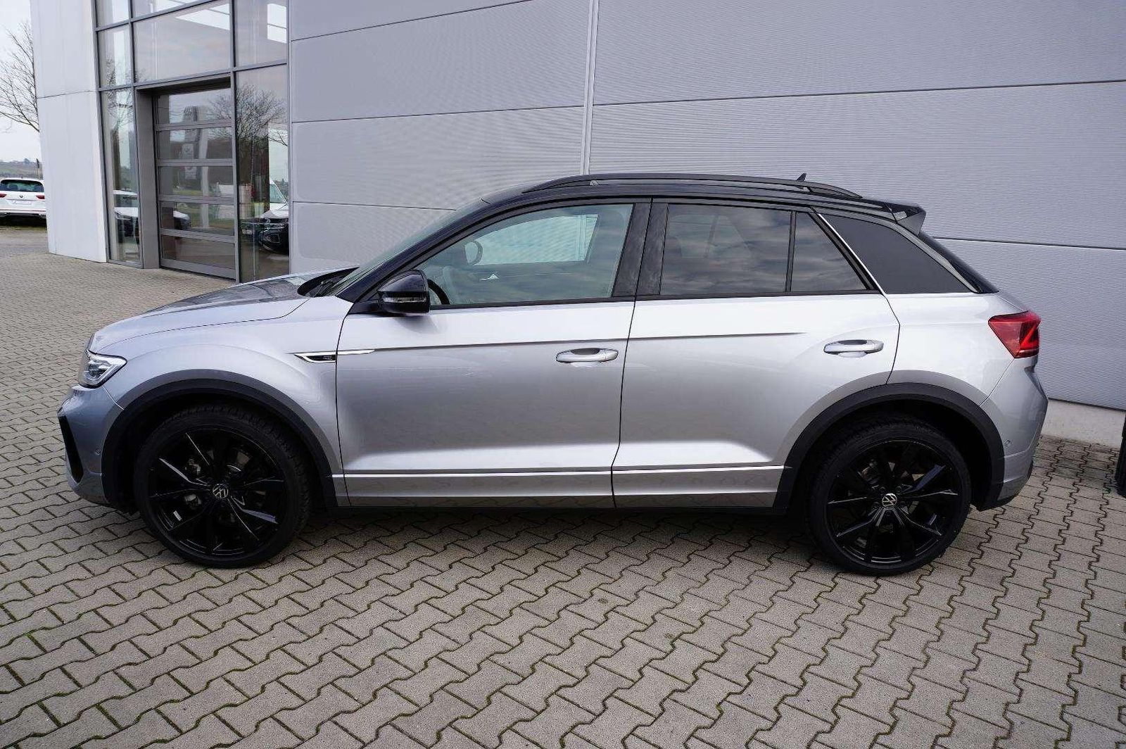 Volkswagen T-Roc R-Line 1.5 TSI 7-Gang DSG - Samsaru's Car Outlet