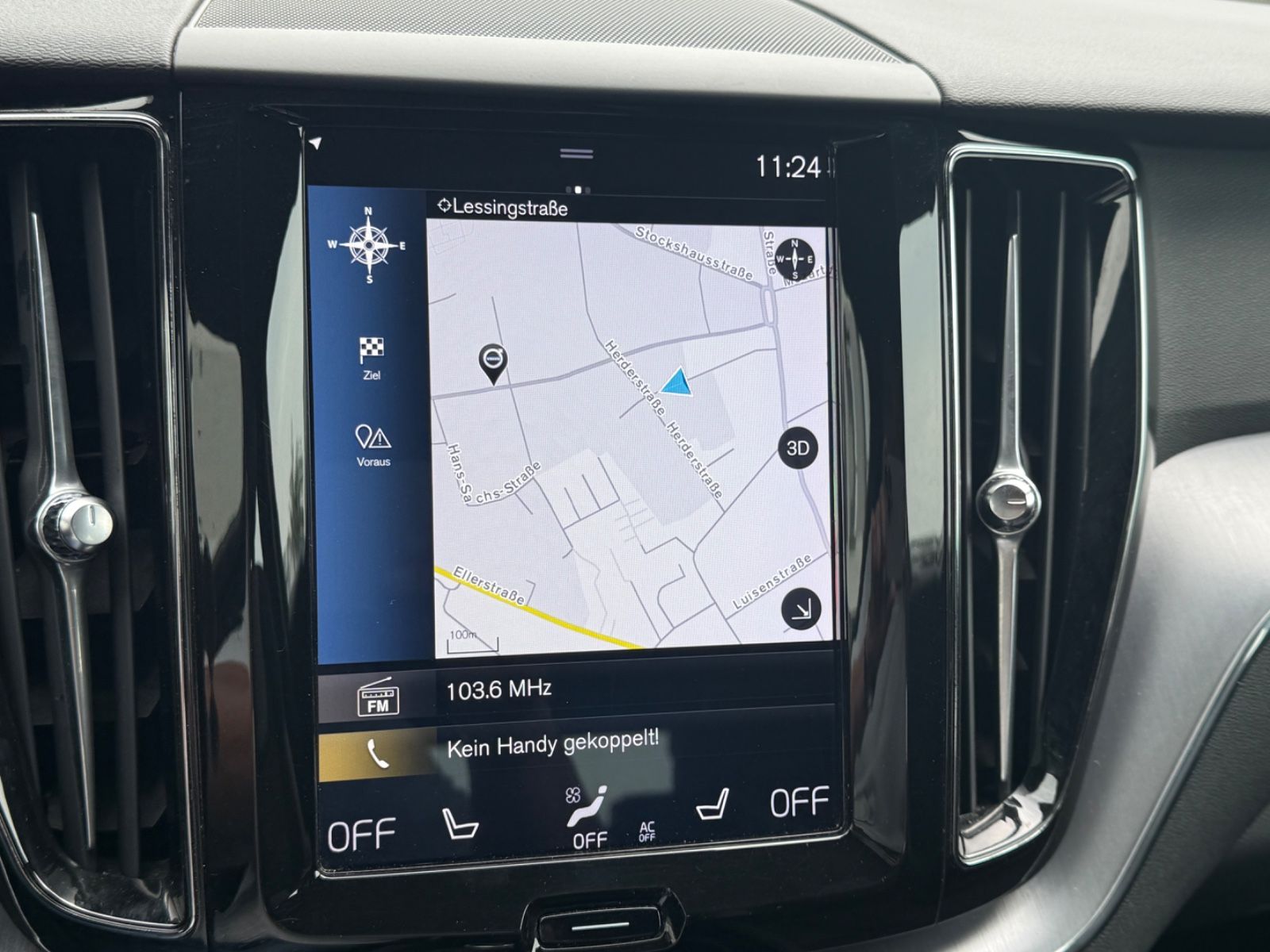 Volvo XC60 Momentum Pro AWD - Samsaru's Car Outlet